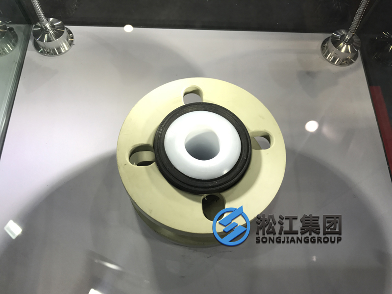 淞江集團攜高端橡膠接頭參加2017年上海泵管閥展會現場