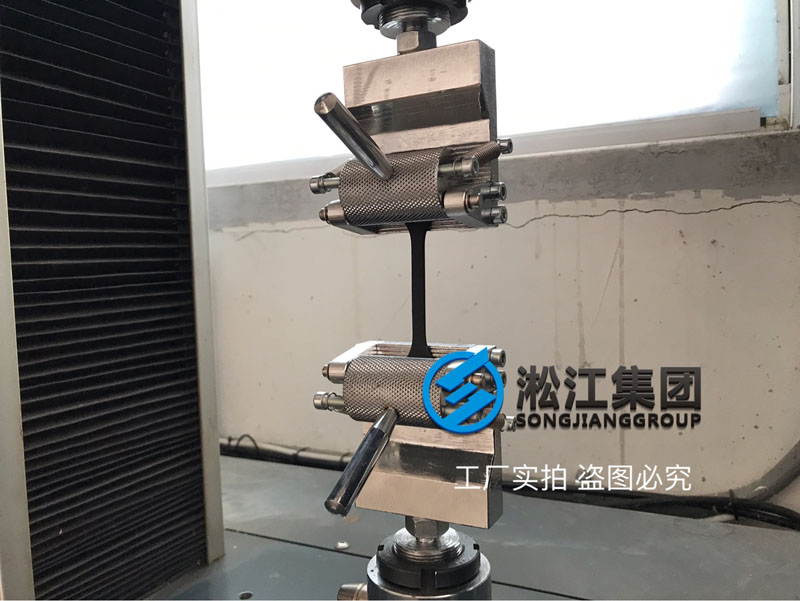 【檢測中心】橡膠接頭膠料試片拉力檢測現場