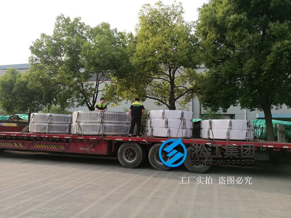 DN2000橡膠接頭裝車發(fā)往南昌污水廠